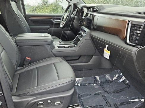 New 2025 GMC Sierra 2500 Denali w/ Denali Reserve Package image 15