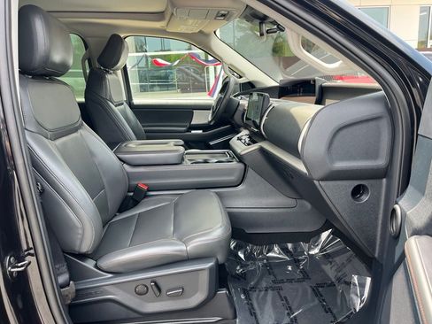 Used 2025 Ford Expedition Max Active AWD/4WD image 21
