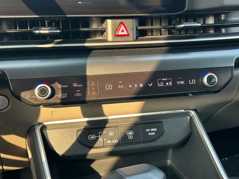 Used 2026 Kia Carnival FWD image 29