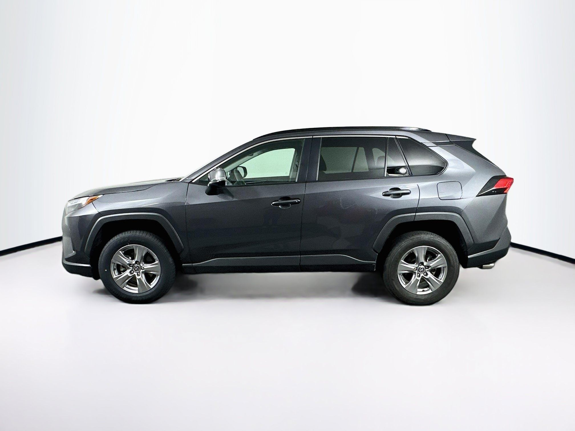 Used 2025 Toyota RAV4 XLE FWD image 4