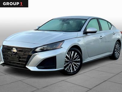 Used 2023 Nissan Altima 2.5 SV