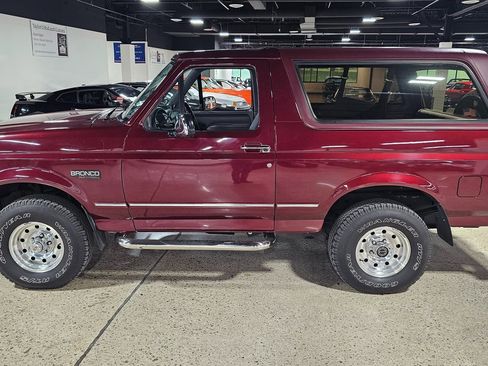 Used 1996 Ford Bronco XLT image 4