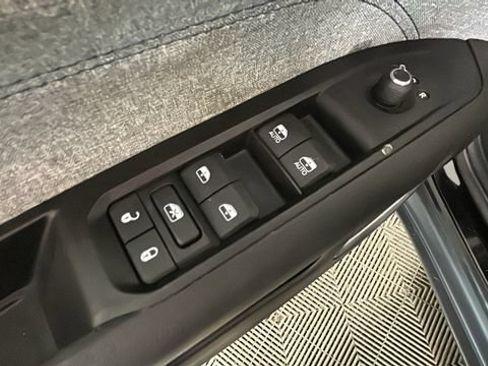 Used 2022 Jeep Compass Latitude FWD image 10