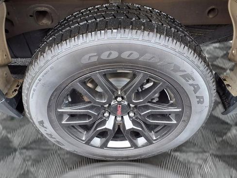 Used 2023 GMC Sierra 1500 Elevation image 17