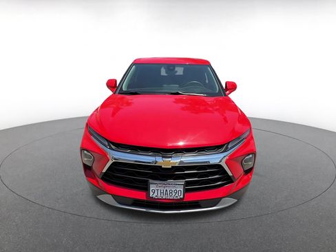 Used 2025 Chevrolet Blazer LT FWD image 4