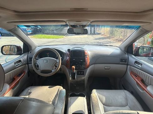 Used 2007 Toyota Sienna XLE Limited image 12