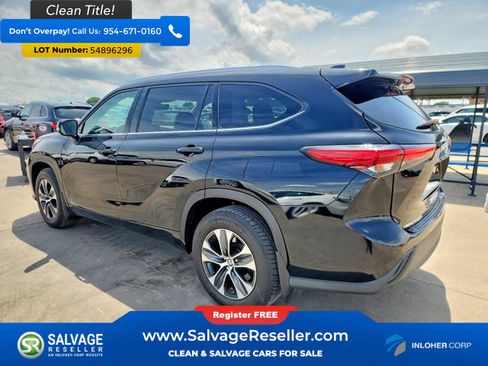 Used 2021 Toyota Highlander XLE AWD/4WD image 3