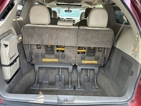 Used 2012 Toyota Sienna XLE w/ Premium Pkg FWD image 19