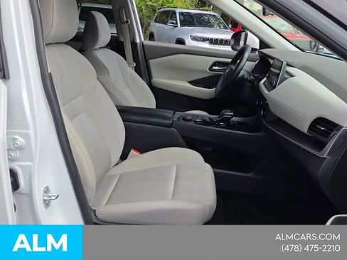Used 2025 Nissan Rogue SV AWD/4WD image 17