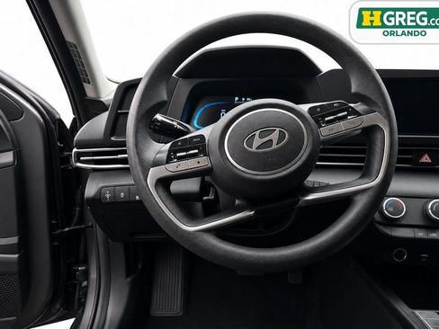 Used 2025 Hyundai Elantra SE FWD image 14