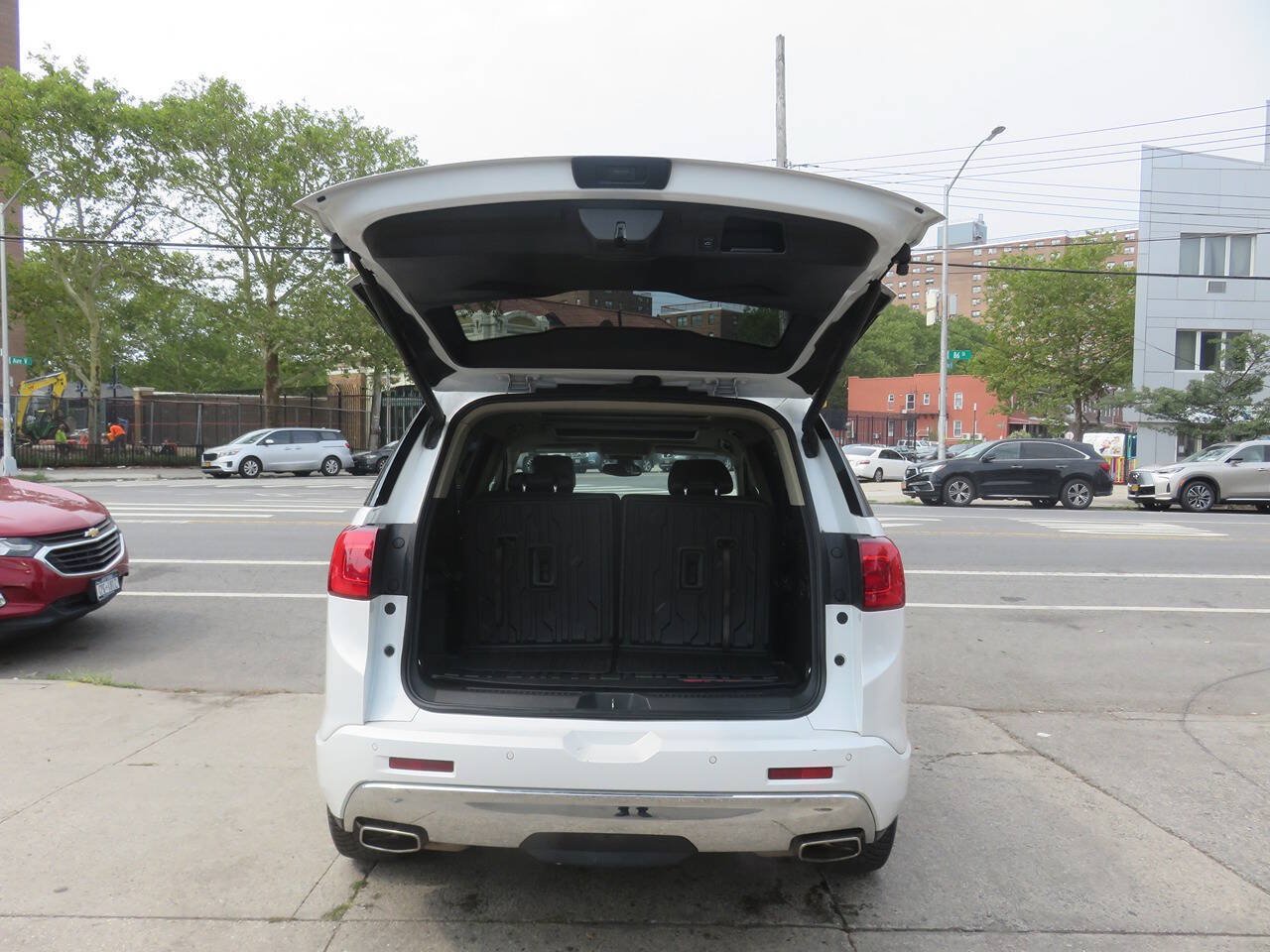 Used 2019 GMC Acadia Denali w/ Technology Package AWD/4WD image 25