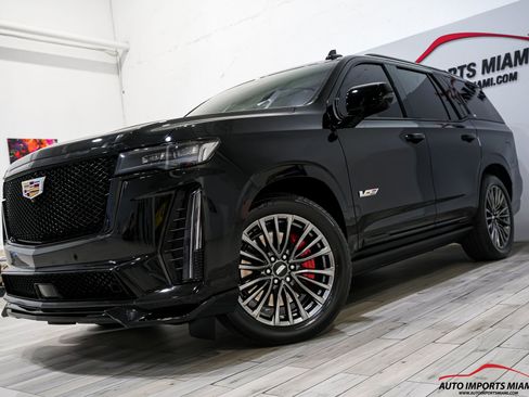 Used 2023 Cadillac Escalade V AWD/4WD image 3