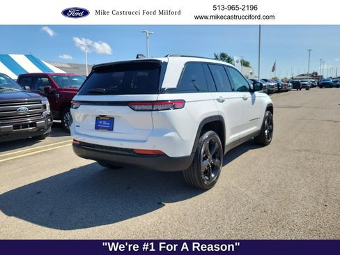 Used 2024 Jeep Grand Cherokee Altitude AWD/4WD image 5