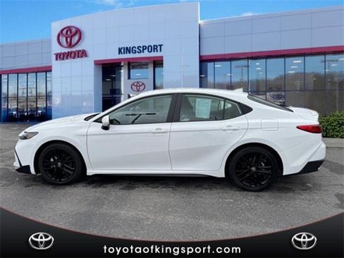 Used 2025 Toyota Camry SE w/ Convenience Package image 2