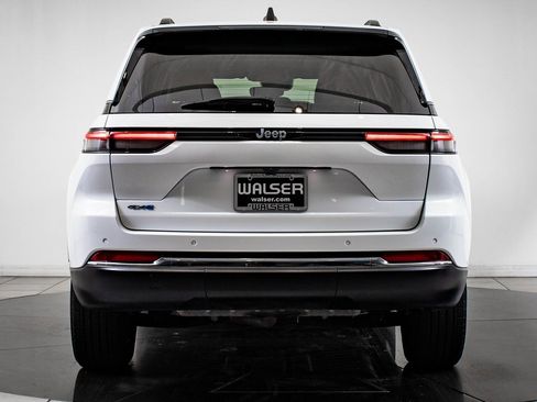 Used 2023 Jeep Grand Cherokee 4WD 4xe image 7