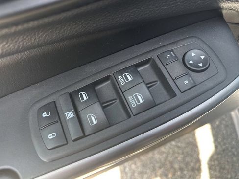 Used 2022 Jeep Cherokee Limited AWD/4WD image 16