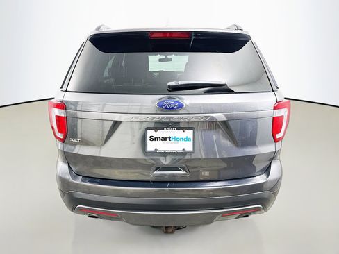 Used 2017 Ford Explorer XLT w/ Equipment Group 202A image 6