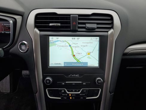 Used 2020 Ford Fusion SE image 25