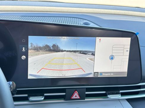 New 2025 Hyundai Elantra Limited FWD image 18