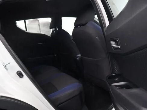 Used 2022 Toyota C-HR XLE FWD image 18