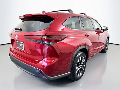 Used 2025 Toyota Highlander XLE image 5