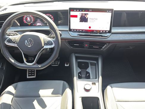 Used 2025 Volkswagen Tiguan SE R-Line AWD/4WD image 17