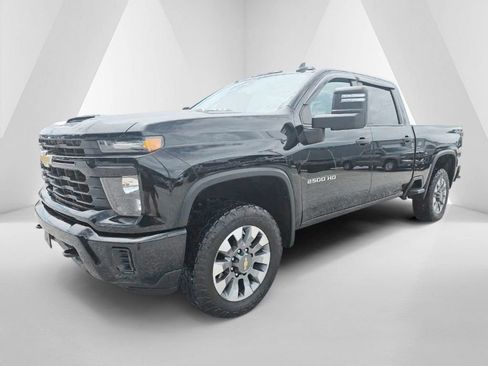 Used 2024 Chevrolet Silverado 2500 Custom w/ Custom Value Package AWD/4WD image 3