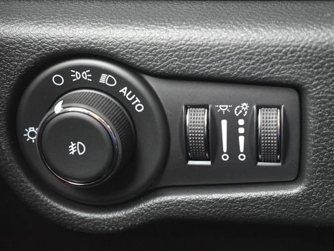 New 2026 Chrysler Pacifica Select image 21