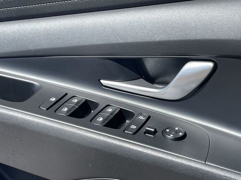 Certified 2024 Hyundai Elantra SE FWD image 19