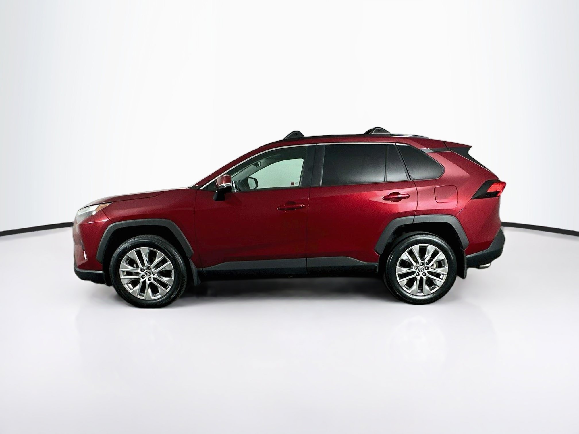 Used 2023 Toyota RAV4 XLE Premium FWD image 4