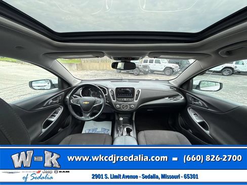 Used 2018 Chevrolet Malibu LT FWD image 29
