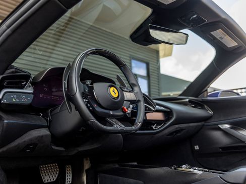 Used 2022 Ferrari SF90 Spider AWD/4WD image 33