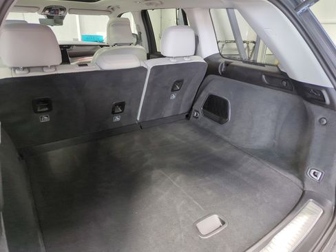 Used 2022 Jeep Grand Cherokee Overland w/ Advanced Protech Group III image 18