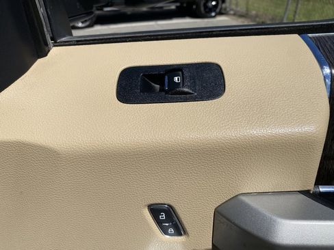 Used 2021 Ford F250 Lariat w/ Chrome Package image 16