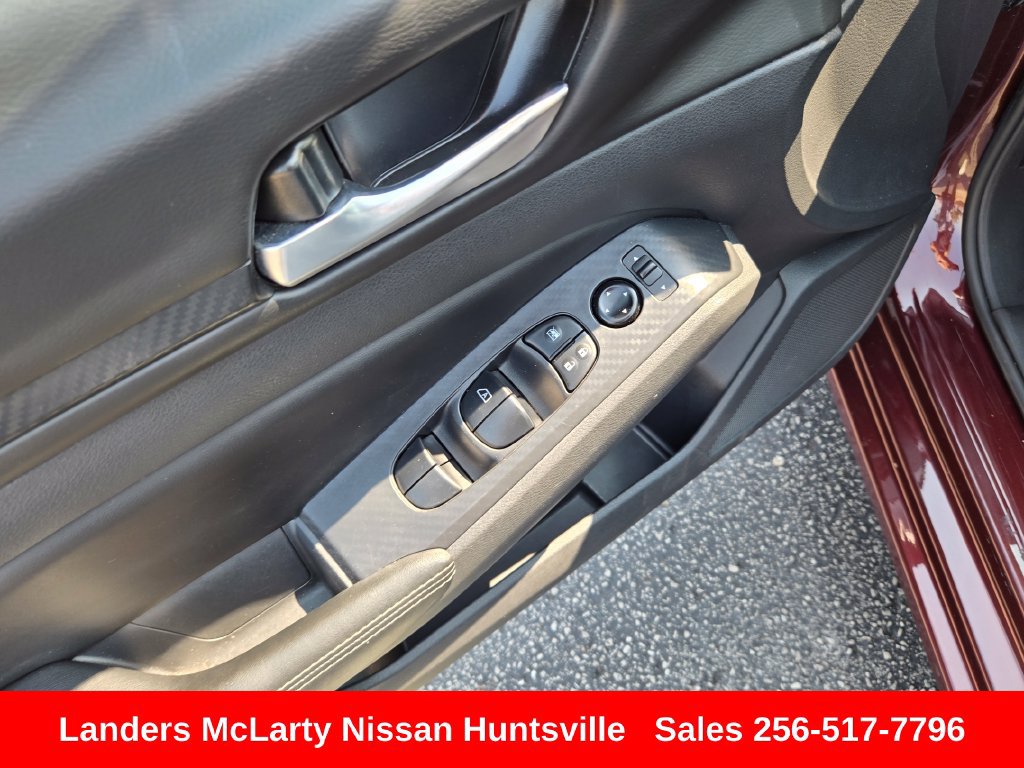 Used 2025 Nissan Altima 2.5 SV FWD image 21