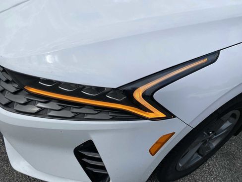 Used 2022 Kia K5 LX image 10