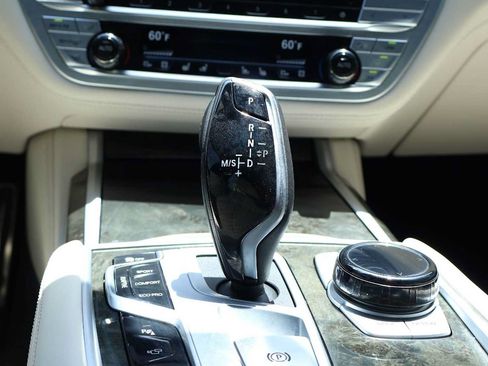 Used 2022 BMW 740i xDrive w/ M Sport Package AWD/4WD image 17