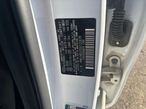 Used 2025 Hyundai Elantra Limited image 28