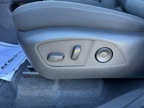 Used 2025 GMC Acadia Elevation image 17