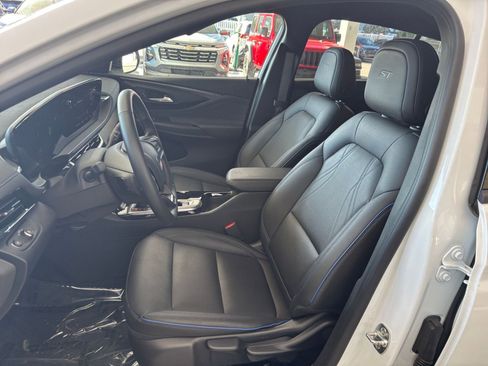 Used 2025 Buick Envista Sport Touring image 36