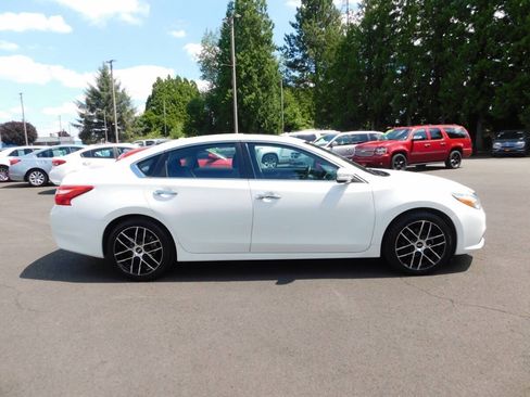 Used 2017 Nissan Altima 2.5 SV w/ Convenience Package FWD image 21