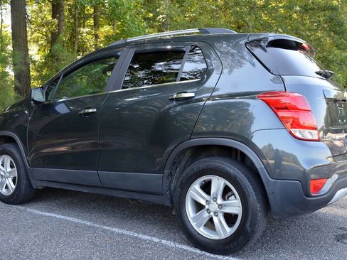 Used 2018 Chevrolet Trax LT w/ LT Convenience Package image 9