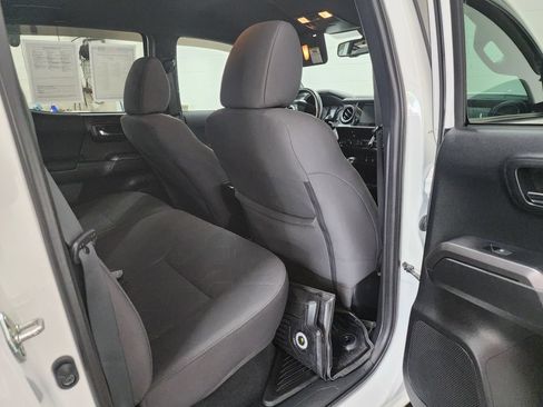 Used 2018 Toyota Tacoma TRD Sport w/ Exterior Package AWD/4WD image 30