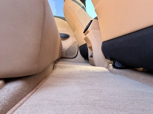 Used 2023 Lexus RZ 450e Premium image 18