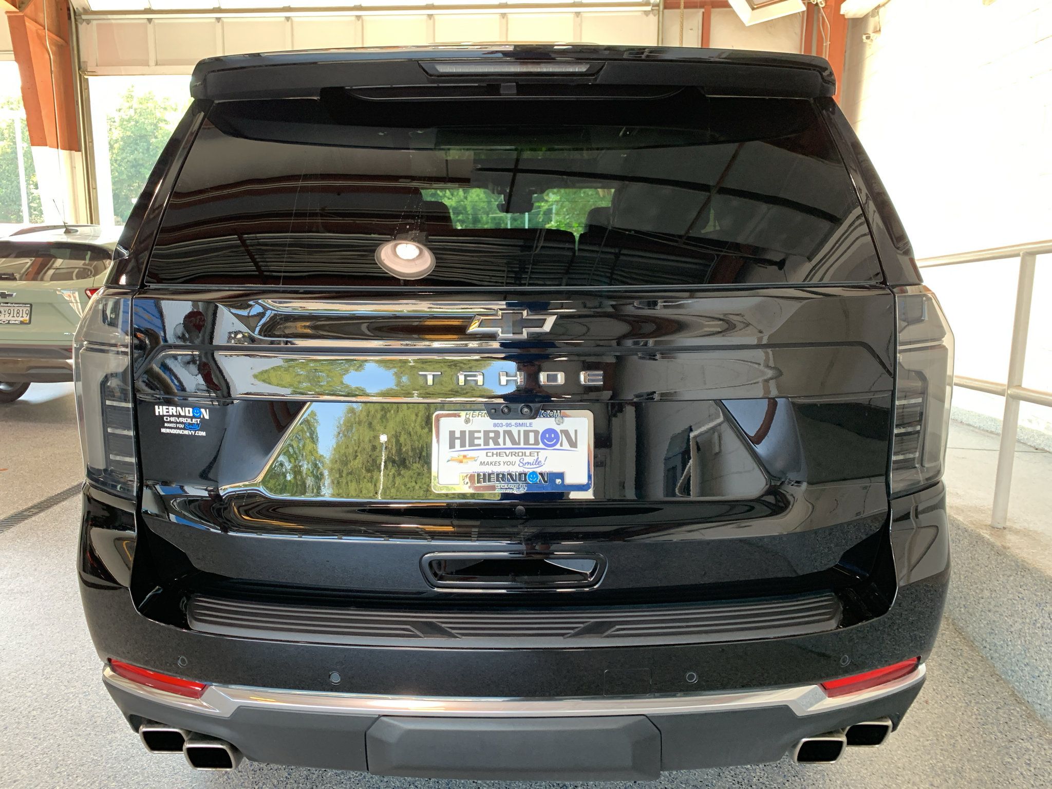 Used 2025 Chevrolet Tahoe High Country AWD/4WD image 9