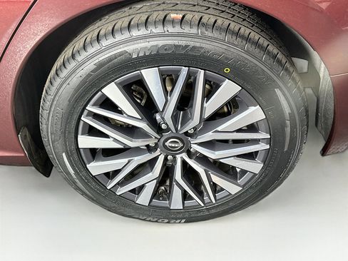 Used 2025 Nissan Altima 2.5 SV image 11