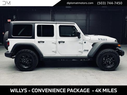 Used 2024 Jeep Wrangler Unlimited AWD/4WD image 8