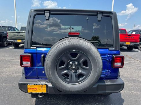 Used 2018 Jeep Wrangler Sport AWD/4WD image 4