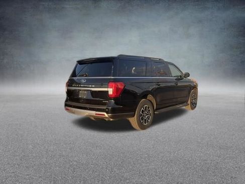 Used 2024 Ford Expedition Max XLT image 7