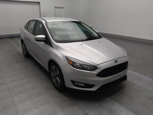 Used 2018 Ford Focus SE w/ SE Appearance Package image 13
